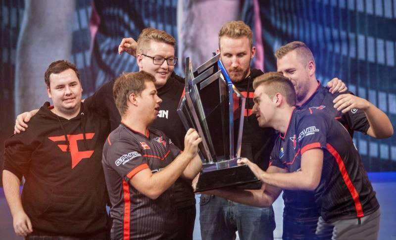 LPL全明星周末正赛分队确定：EDG中野对抗Wei+icon